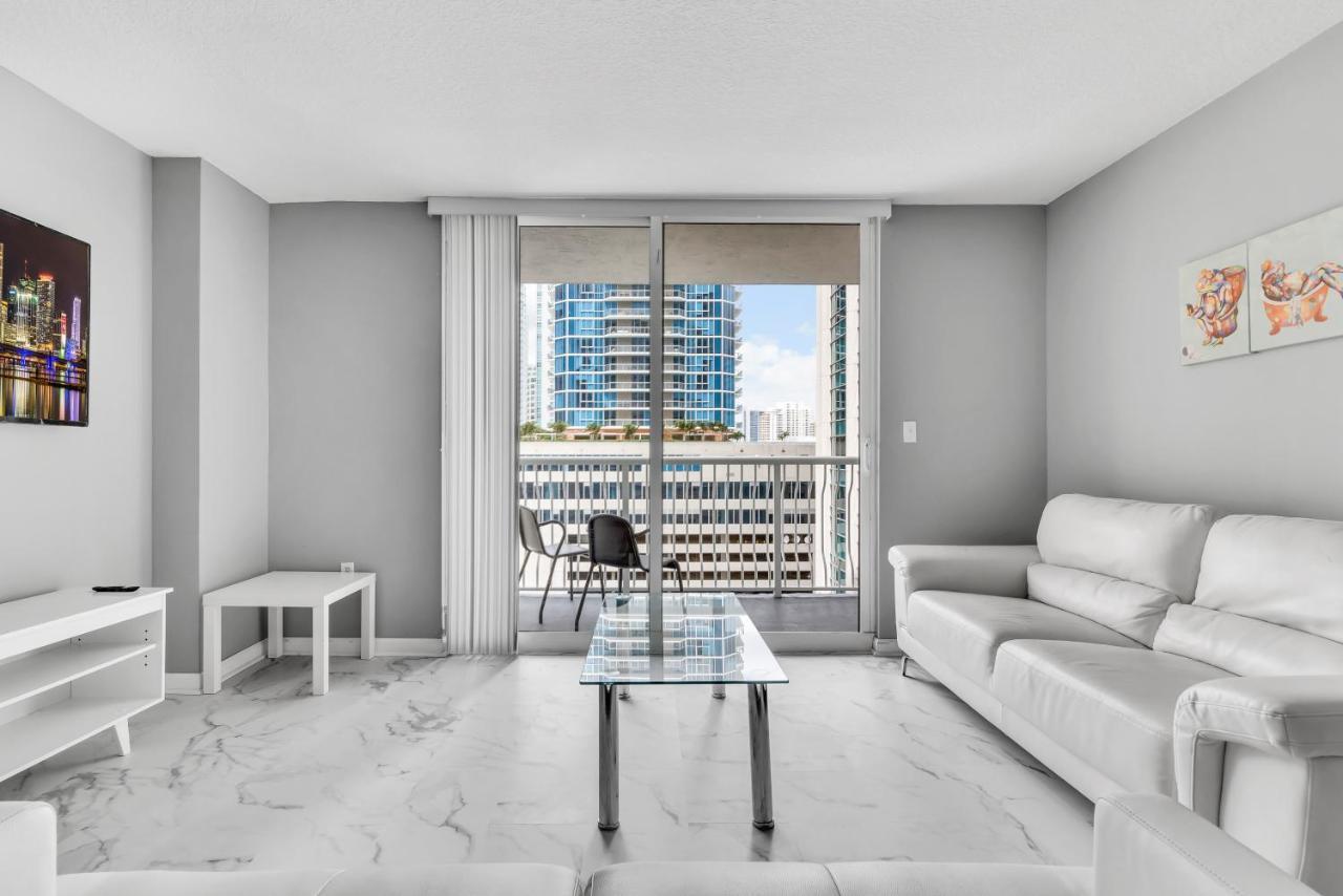 The Club At Brickell Bay Luxury Suites マイアミ エクステリア 写真